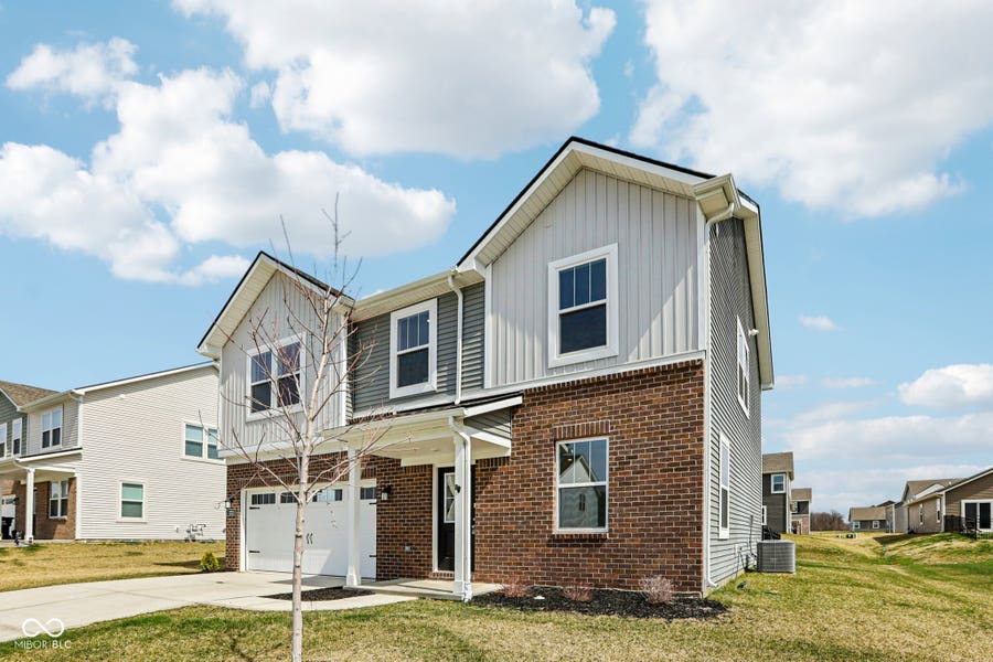 Property photo for 2221 Boxwood Drive, Greenfield, IN