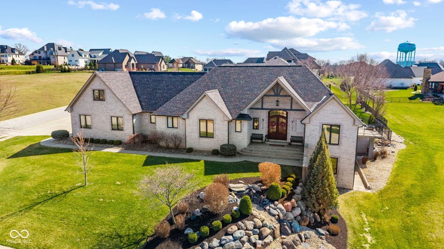 Property photo for 2882 Aldersgate Drive, Greenwood, IN