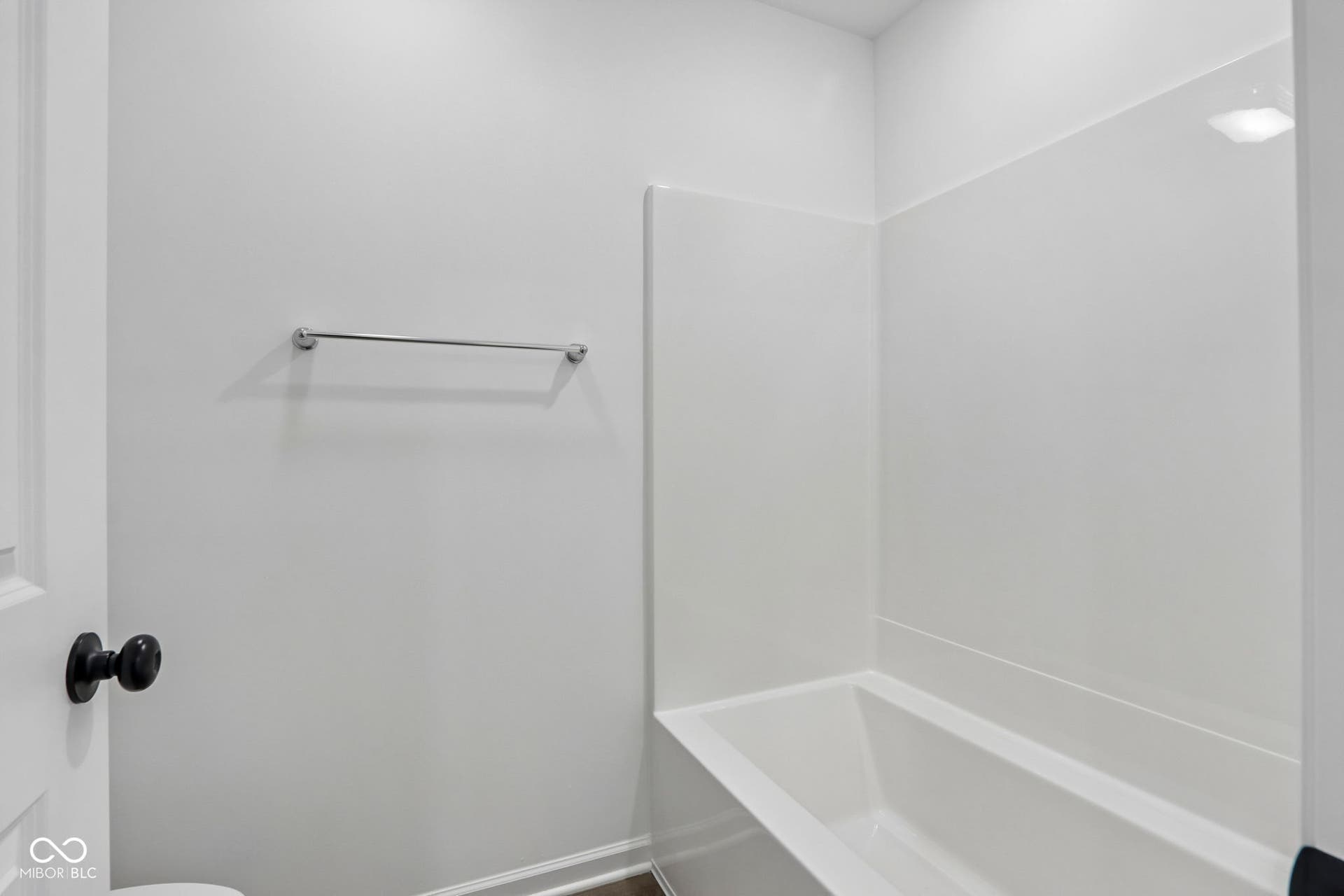 5748 Arcade Boulevard, McCordsville, IN 46055 White acrylic bathtub with surround, chrome towel bar, and ceiling-mounted light fixture