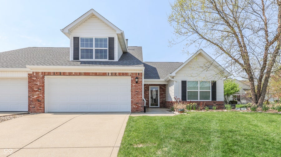 Property photo for 1304 Flintlock Drive, Greenwood, IN