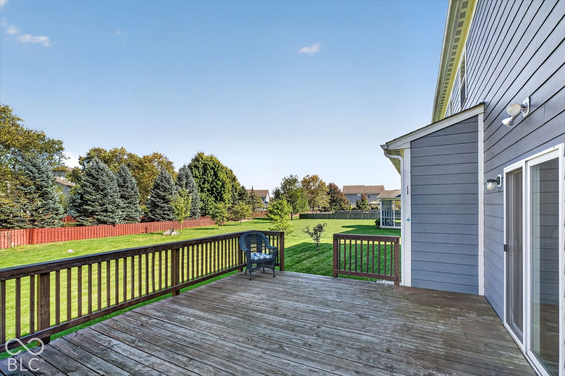 Large deck off the breakfast room