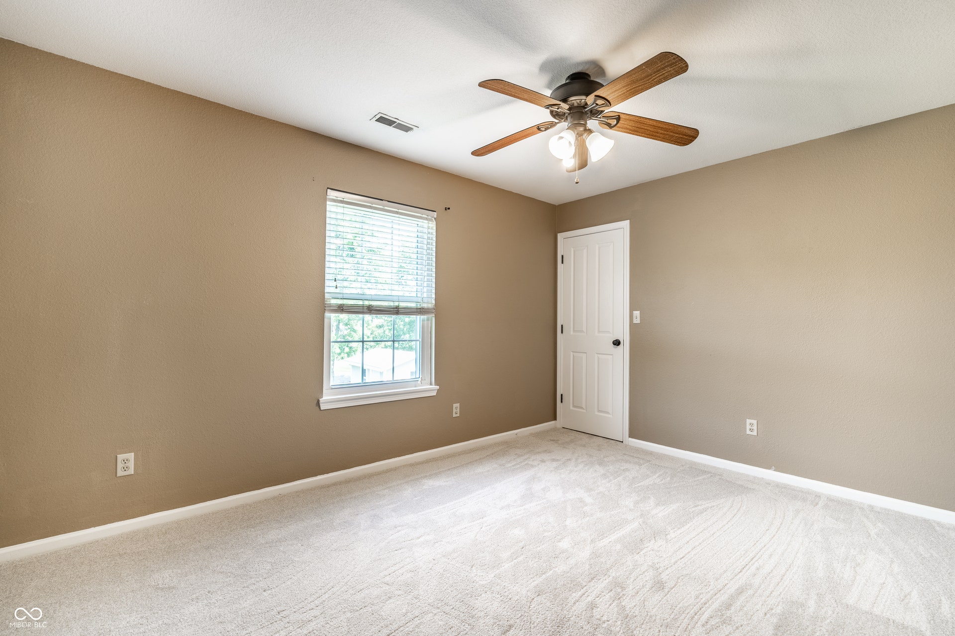 9842 Herald Square, Fishers, IN 46038