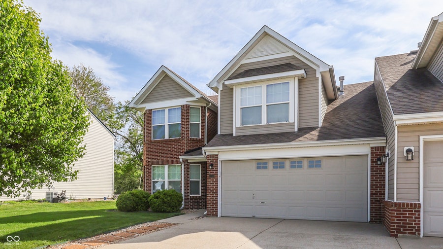 Property photo for 7427 Oak Knoll Drive, Indianapolis, IN