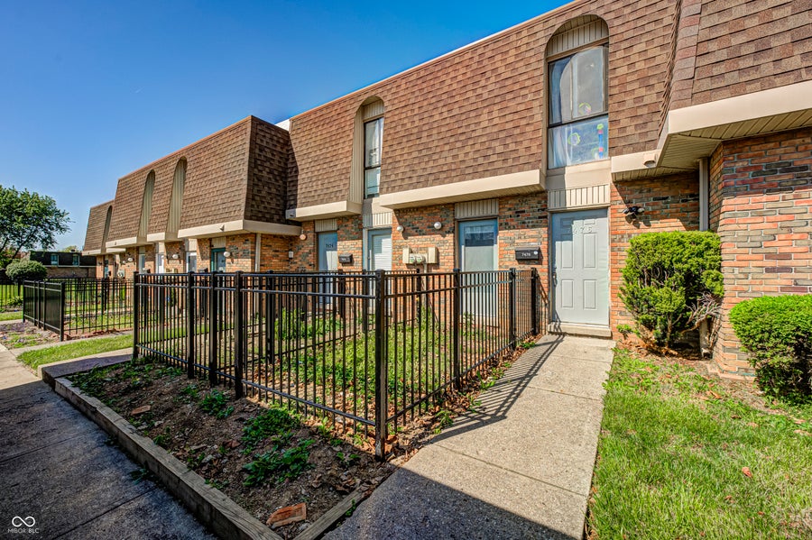 Property photo for 7476 Country Brook Drive, Indianapolis, IN