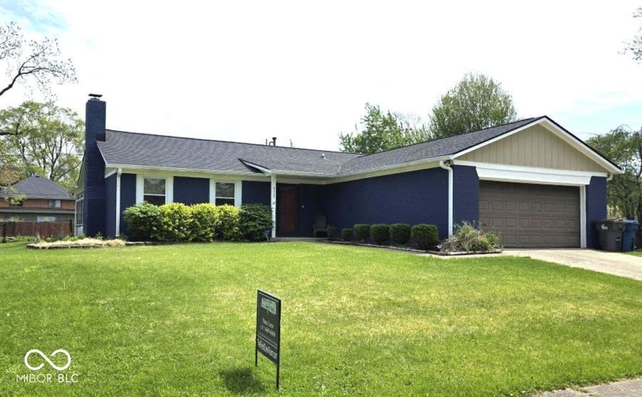 Property photo for 6725 Lakeknoll Drive, Indianapolis, IN