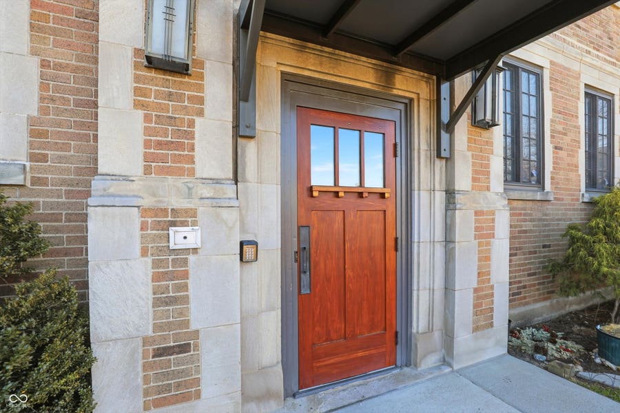 Property photo for 825 N Delaware Street, Indianapolis, IN