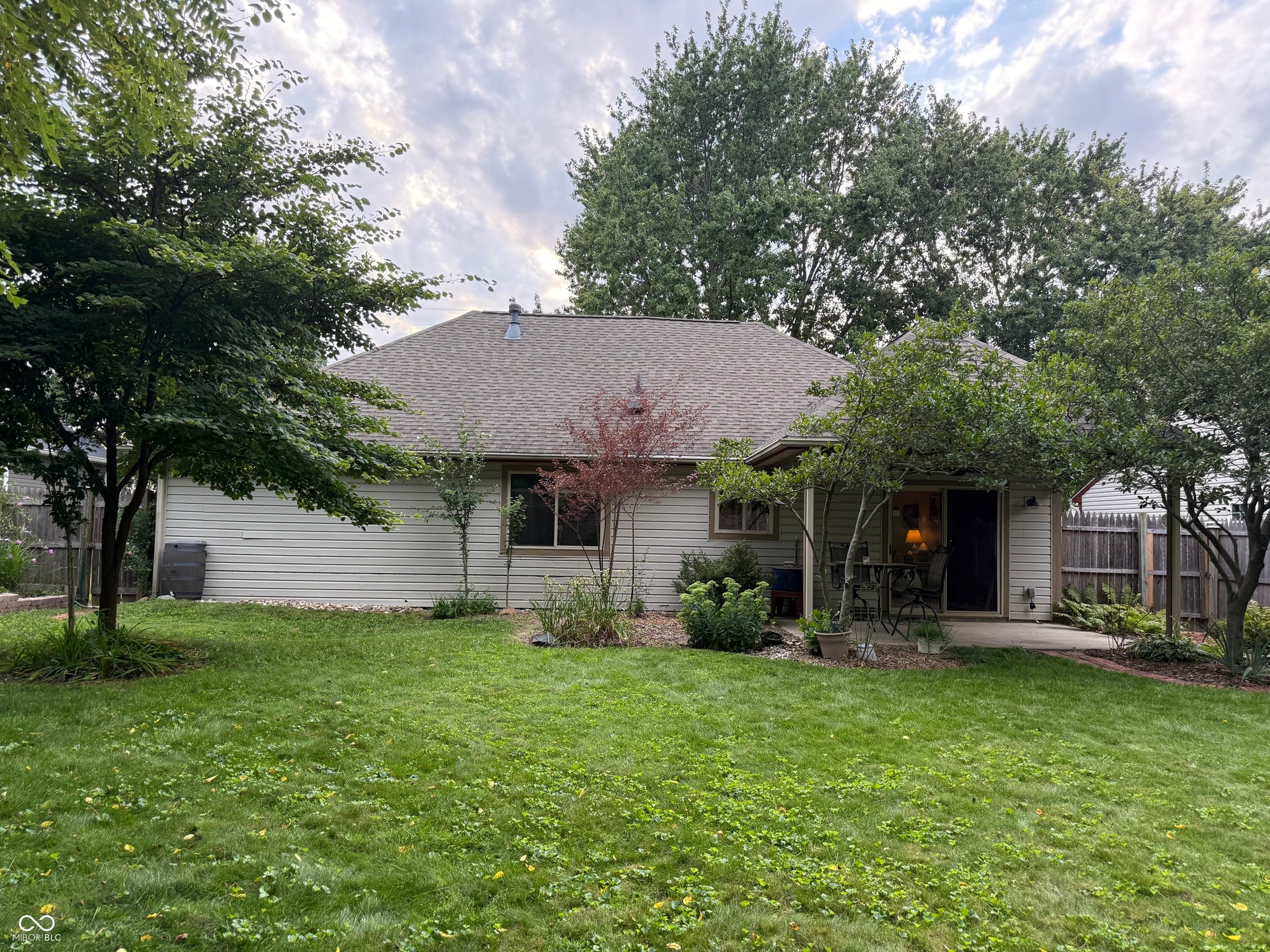 2117 Witt Road, Lebanon, IN 46052 Expansive backyard with manicured lawn, established landscaping, and mature trees