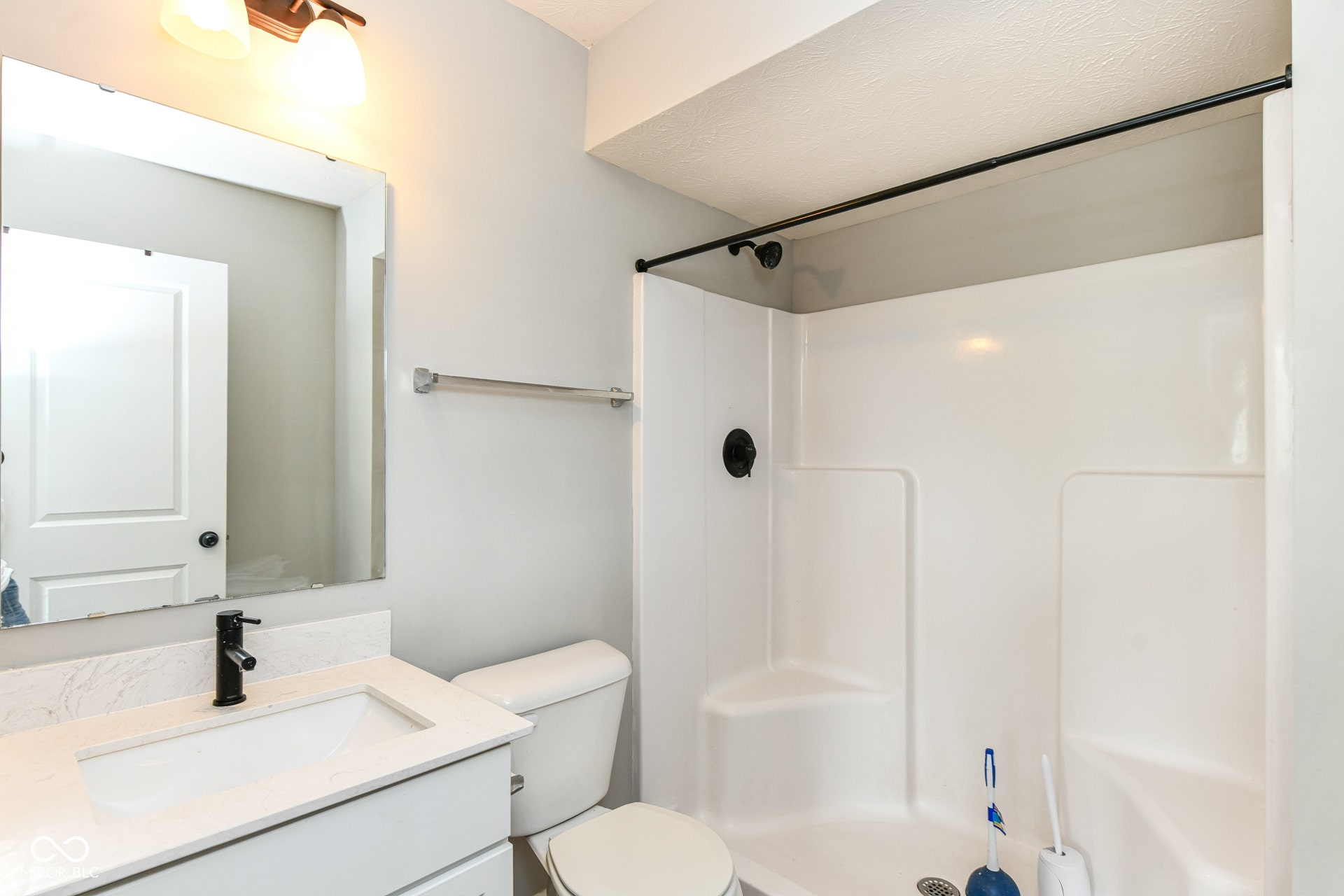 Upstairs hall bath