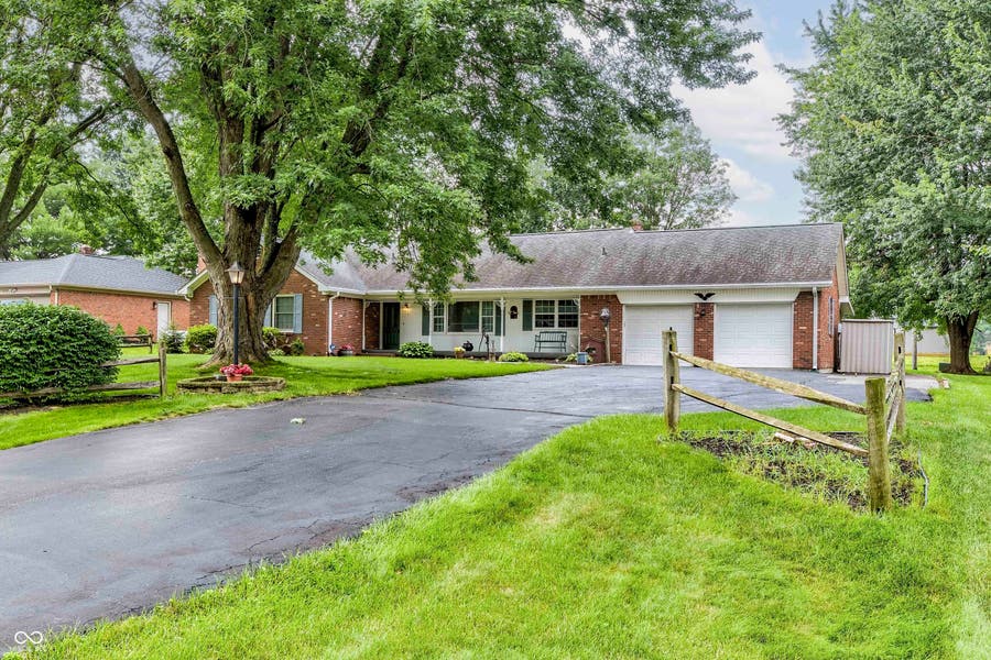 Property photo for 6813 Karyn Drive, Avon, IN