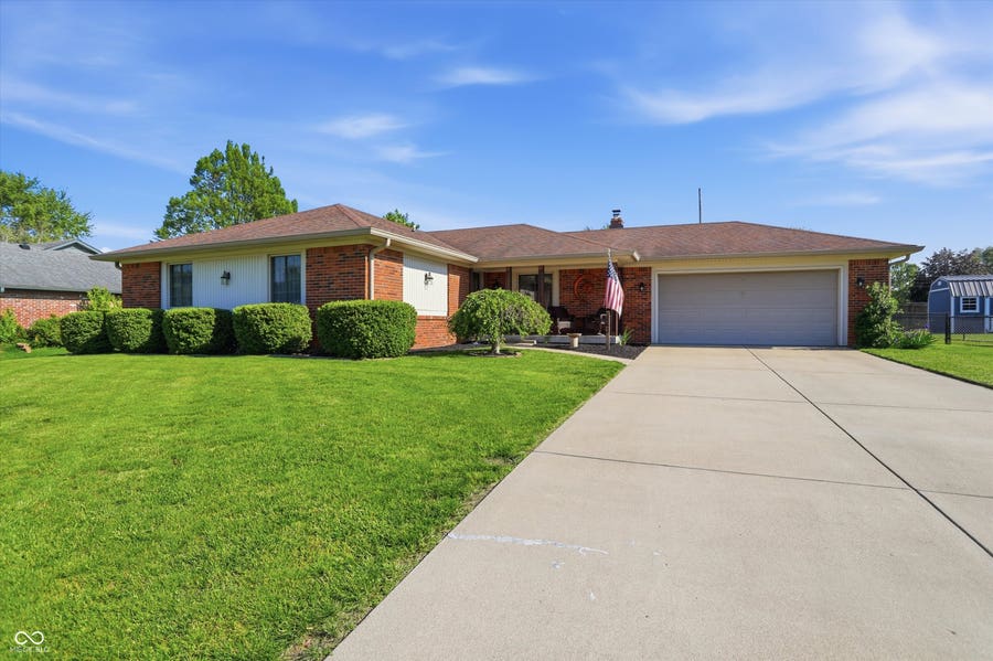 Property photo for 863 W Ashbourne Lane, Greenwood, IN