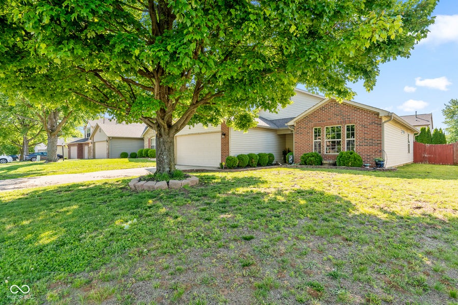 Property photo for 873 Queensgate Drive, Greenwood, IN