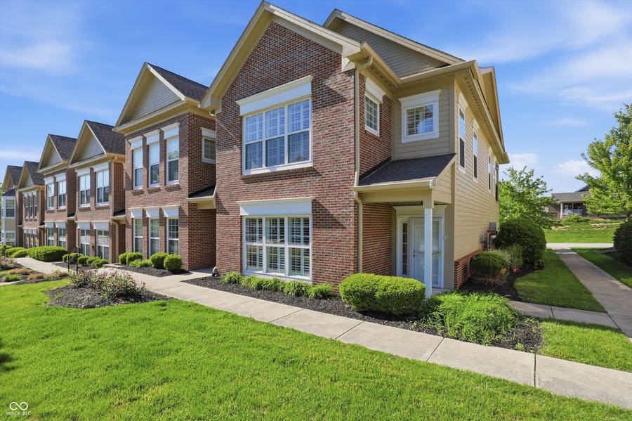 Property photo for 1626 Lacebark Drive, Greenwood, IN