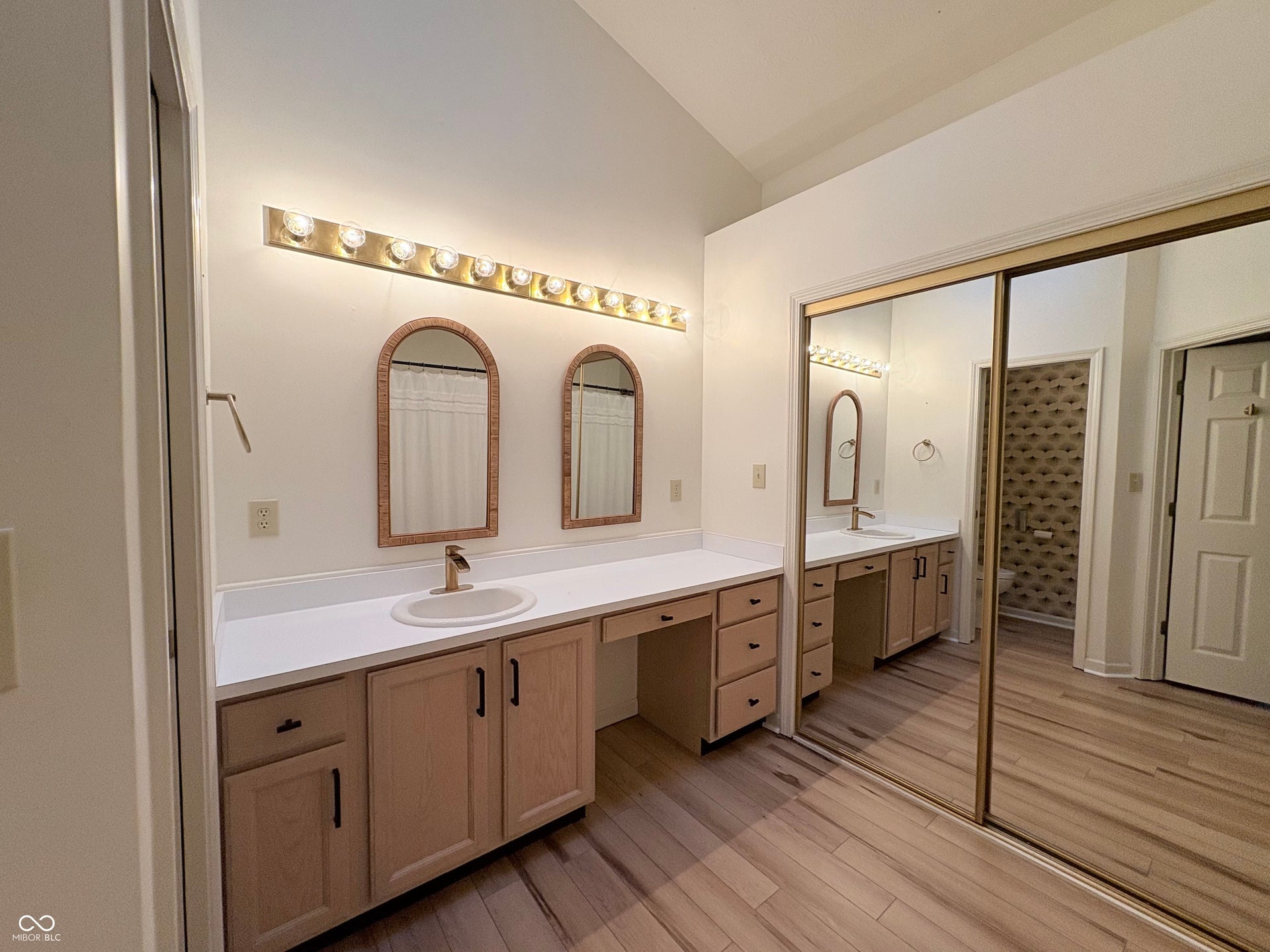 7335 Brackenwood Circle S, Indianapolis, IN 46260 7335 Brackenwood Circle S, Indianapolis, IN 46260