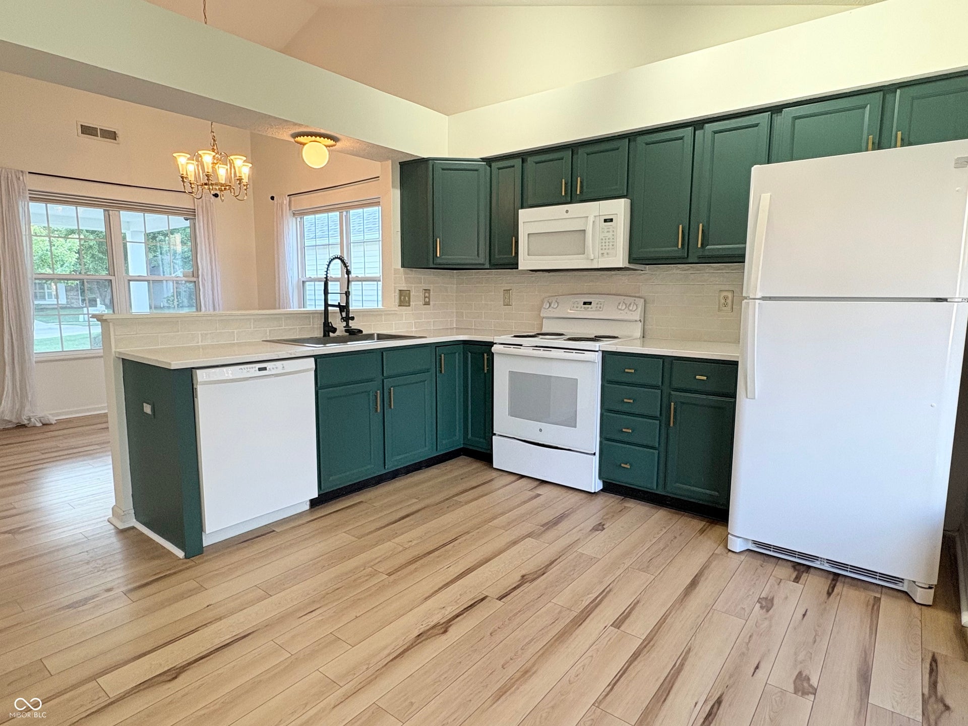 7335 Brackenwood Circle S, Indianapolis, IN 46260 7335 Brackenwood Circle S, Indianapolis, IN 46260