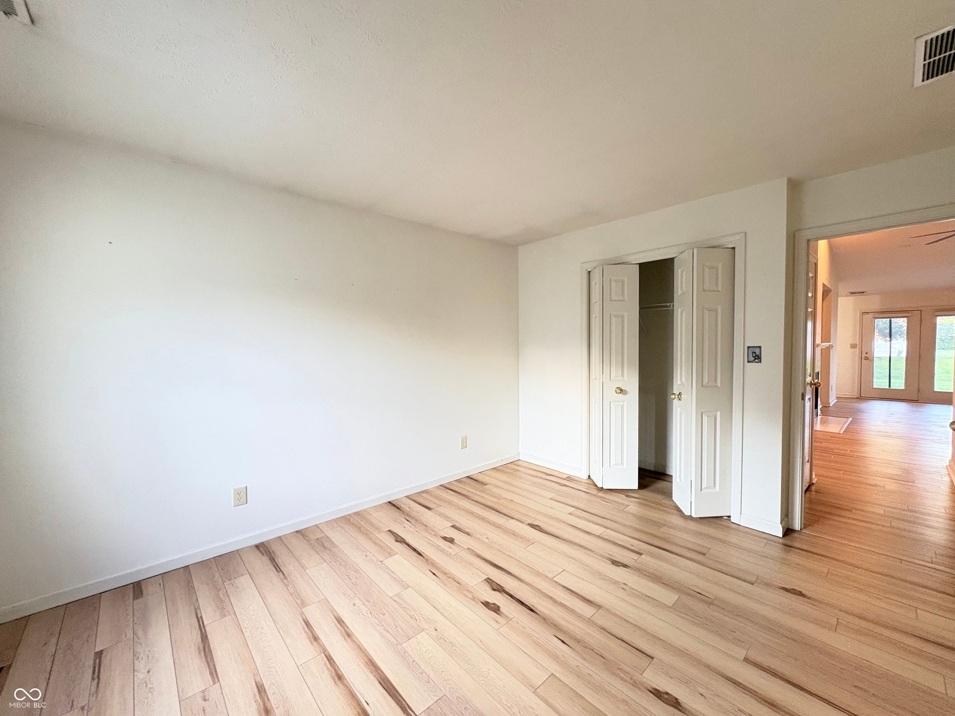 7335 Brackenwood Circle S, Indianapolis, IN 46260 7335 Brackenwood Circle S, Indianapolis, IN 46260