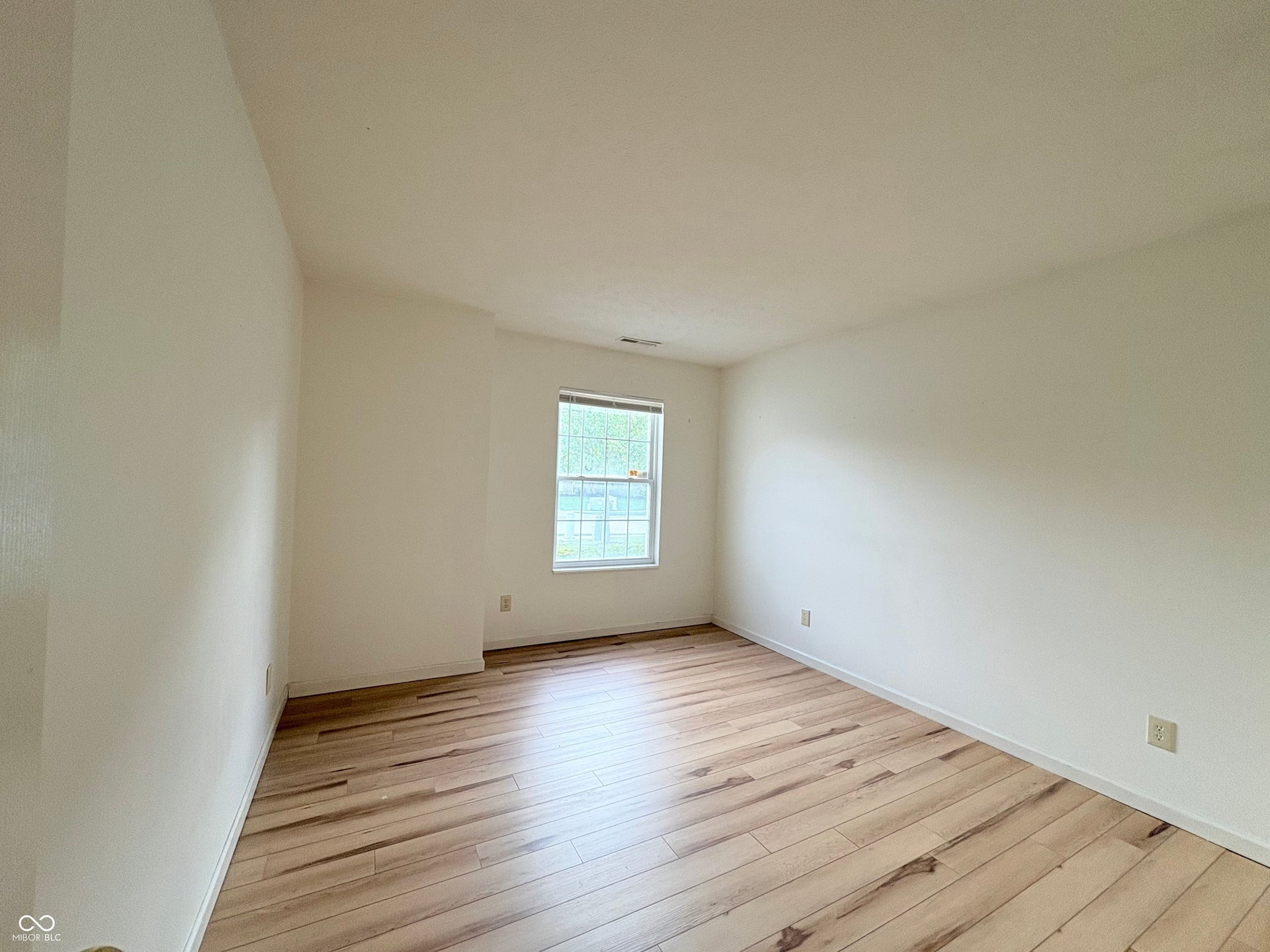 7335 Brackenwood Circle S, Indianapolis, IN 46260 7335 Brackenwood Circle S, Indianapolis, IN 46260