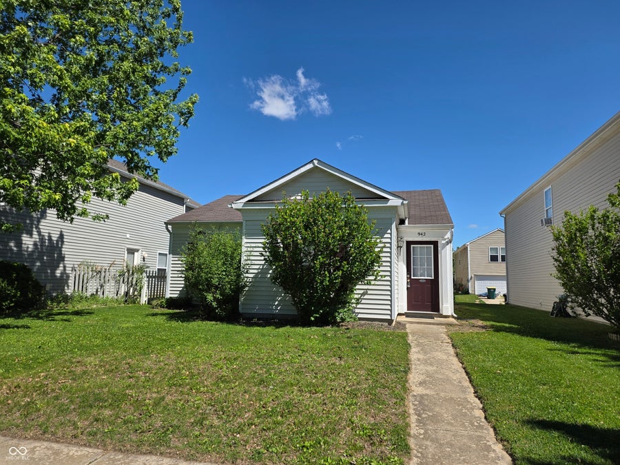 Property photo for 942 Brookstone Drive, Franklin, IN