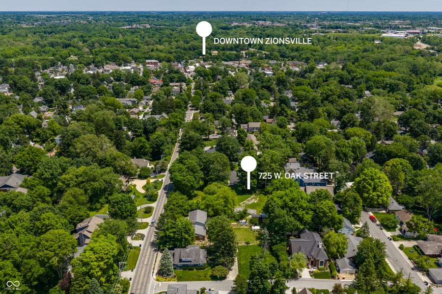 Property photo for 725 W Oak Street, Zionsville, IN