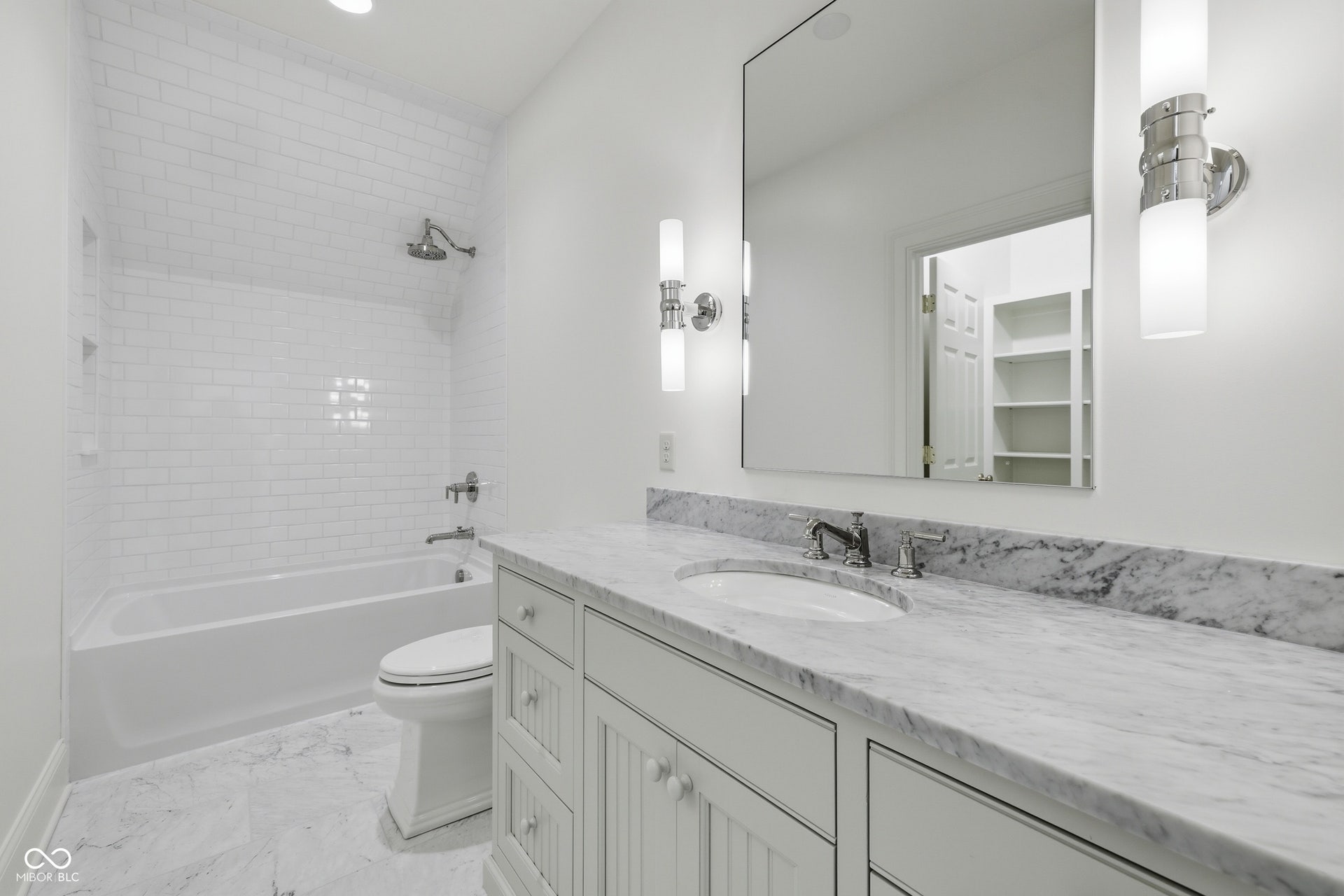 10400 Holliday Farms Boulevard, Zionsville, IN 46077
