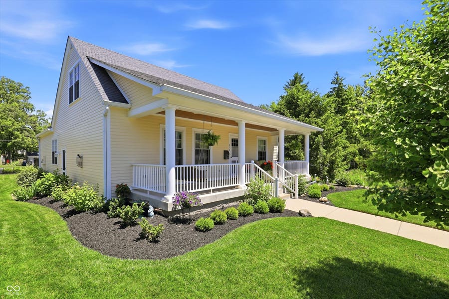 Property photo for 810 W Pine Street, Zionsville, IN