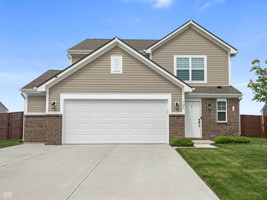 Property photo for 928 Borealis Drive, Franklin, IN