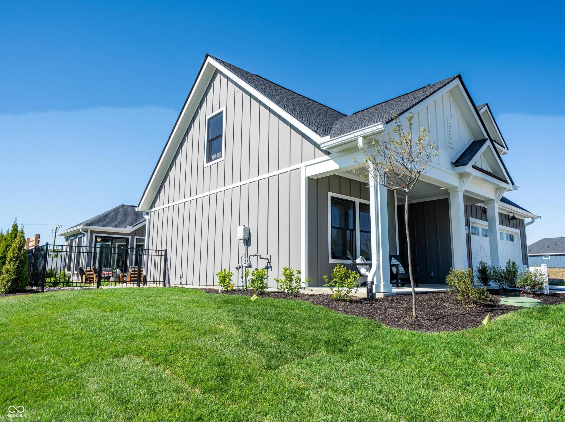 Photos shown are of a similar model. Actual home may differ in features/finishes.
