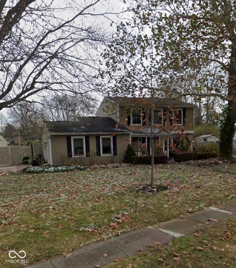 Property photo for 7915 Ridgegate West Drive, Indianapolis, IN