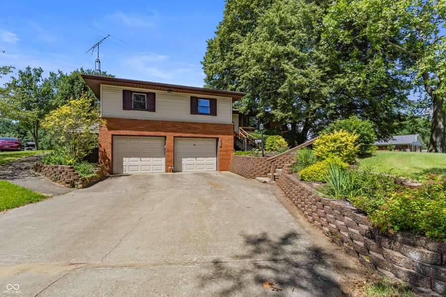 Property photo for 852 Knollwood Drive, Columbus, IN