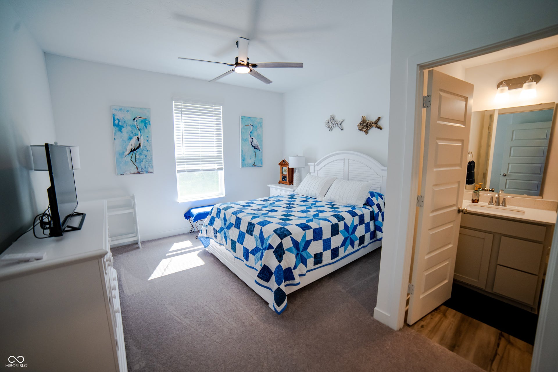 Guest suite on the main level!