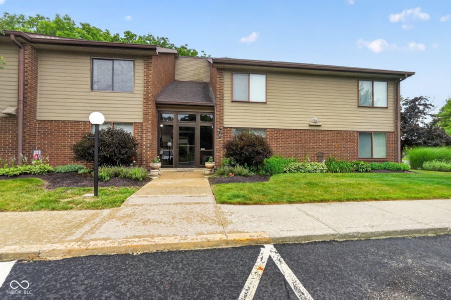Property photo for 101 Knoll Court, Noblesville, IN