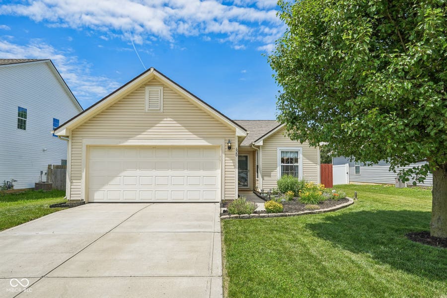 Property photo for 620 Bobtail Drive, Greenfield, IN