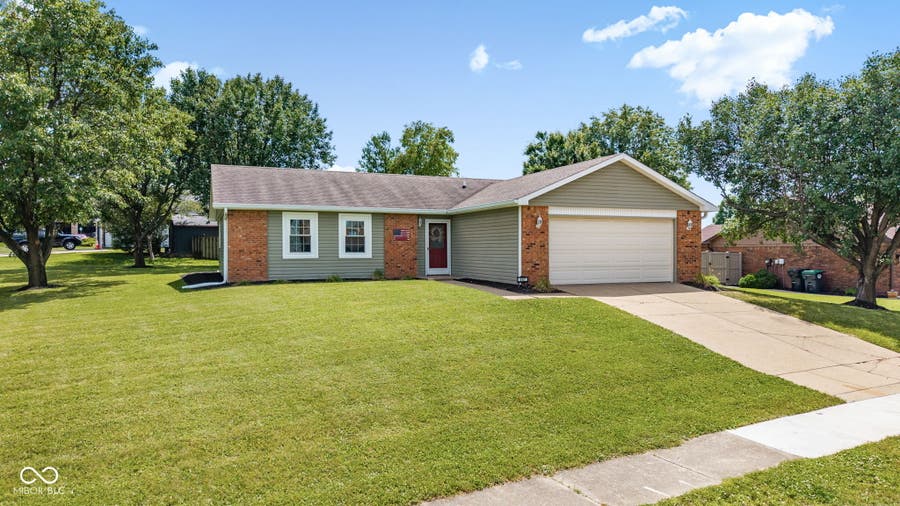 Property photo for 997 Golden Pond Court, Greenwood, IN