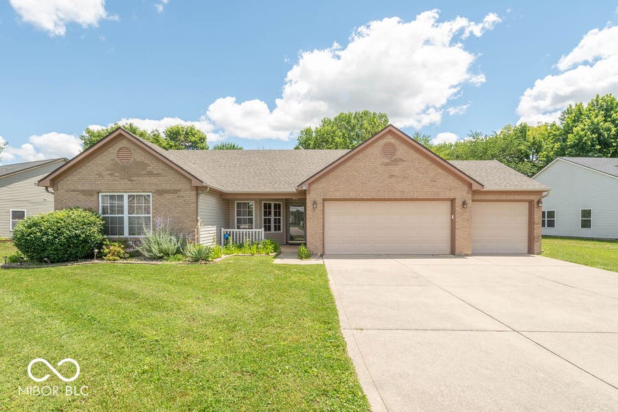 Property photo for 911 Port Drive, Avon, IN