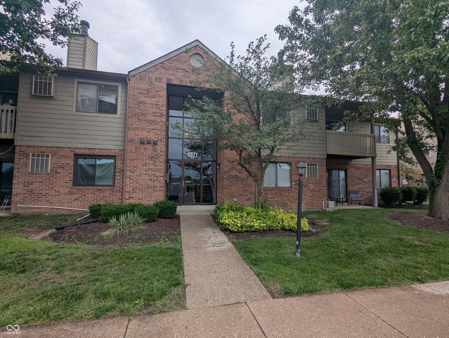 Property photo for 4371 W Village Parkway W, Indianapolis, IN