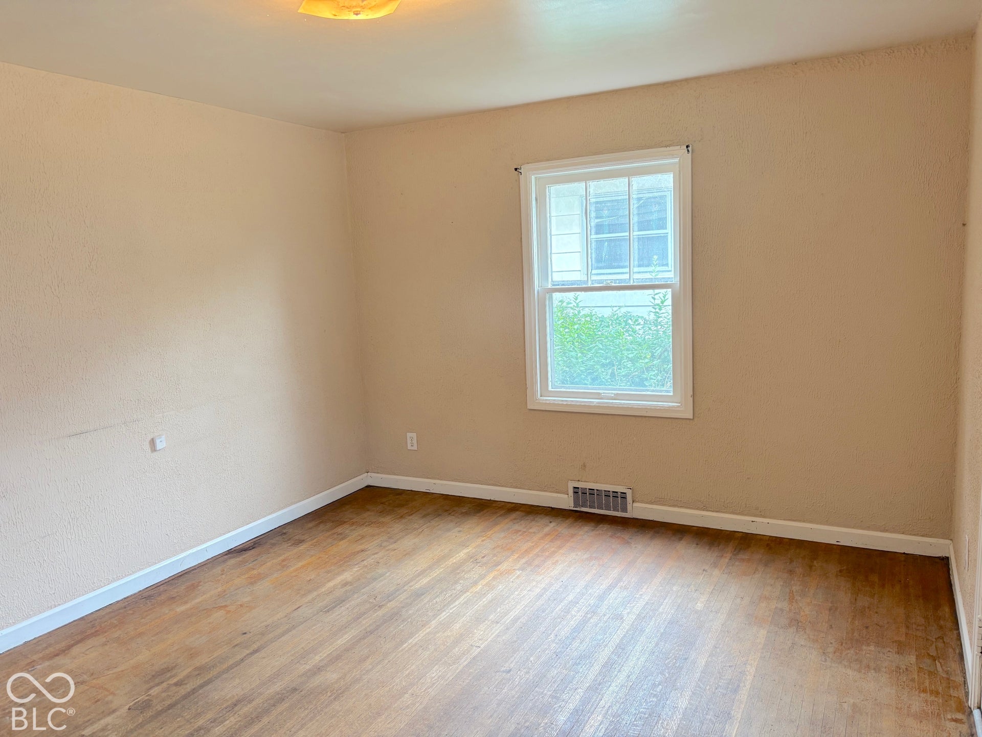 1029 E Tabor Street, Indianapolis, IN 46203 1029 E Tabor Street, Indianapolis, IN 46203