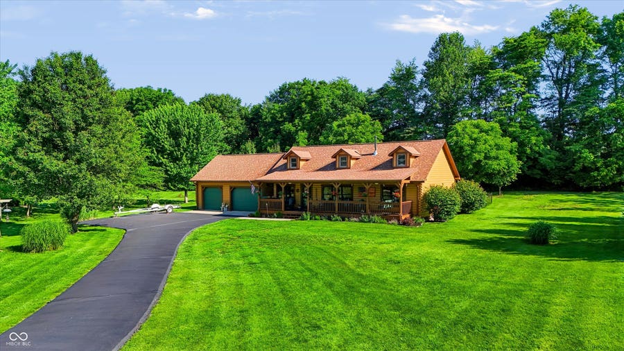 Property photo for 4412 W Pitcher Drive, Trafalgar, IN