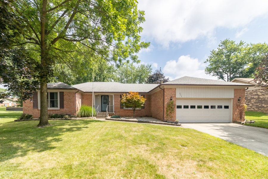 Property photo for 204 Creek Wood Drive, Greenfield, IN