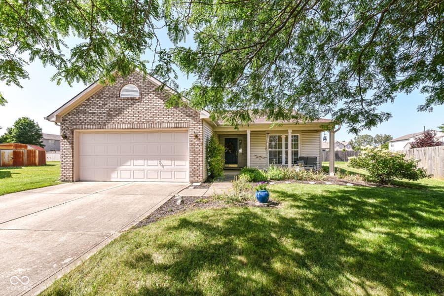 Property photo for 1214 Stonebridge Drive, Anderson, IN