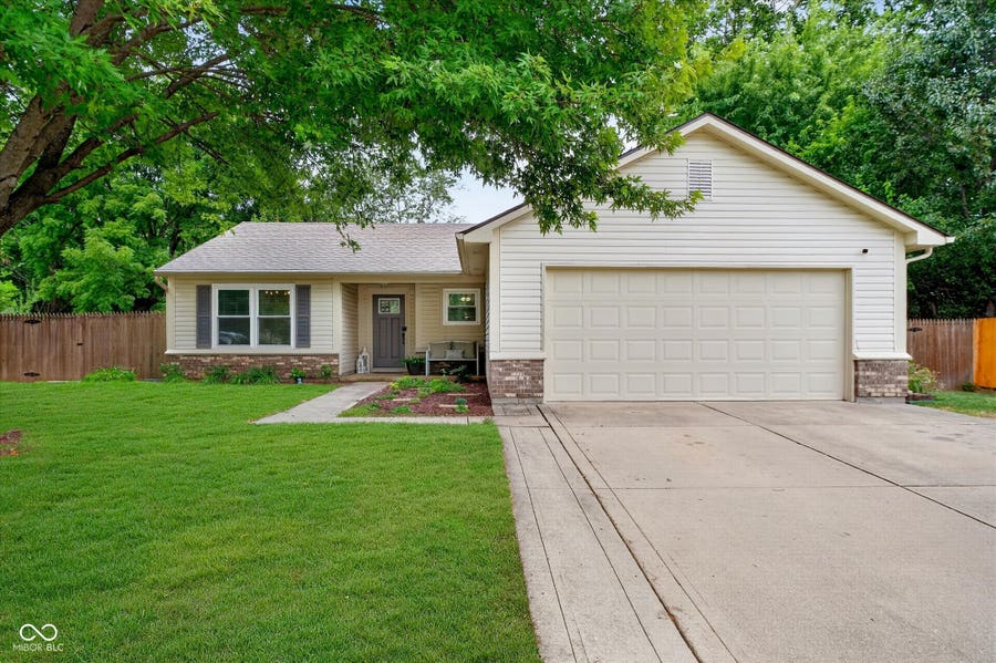 Property photo for 597 Woodfield Circle, Avon, IN