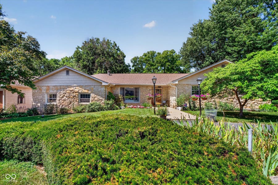 Property photo for 6926 Woodridge Drive, Avon, IN