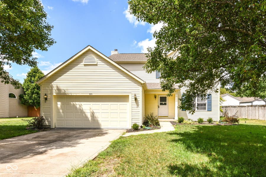 Property photo for 924 Thornwood Drive, Greenwood, IN