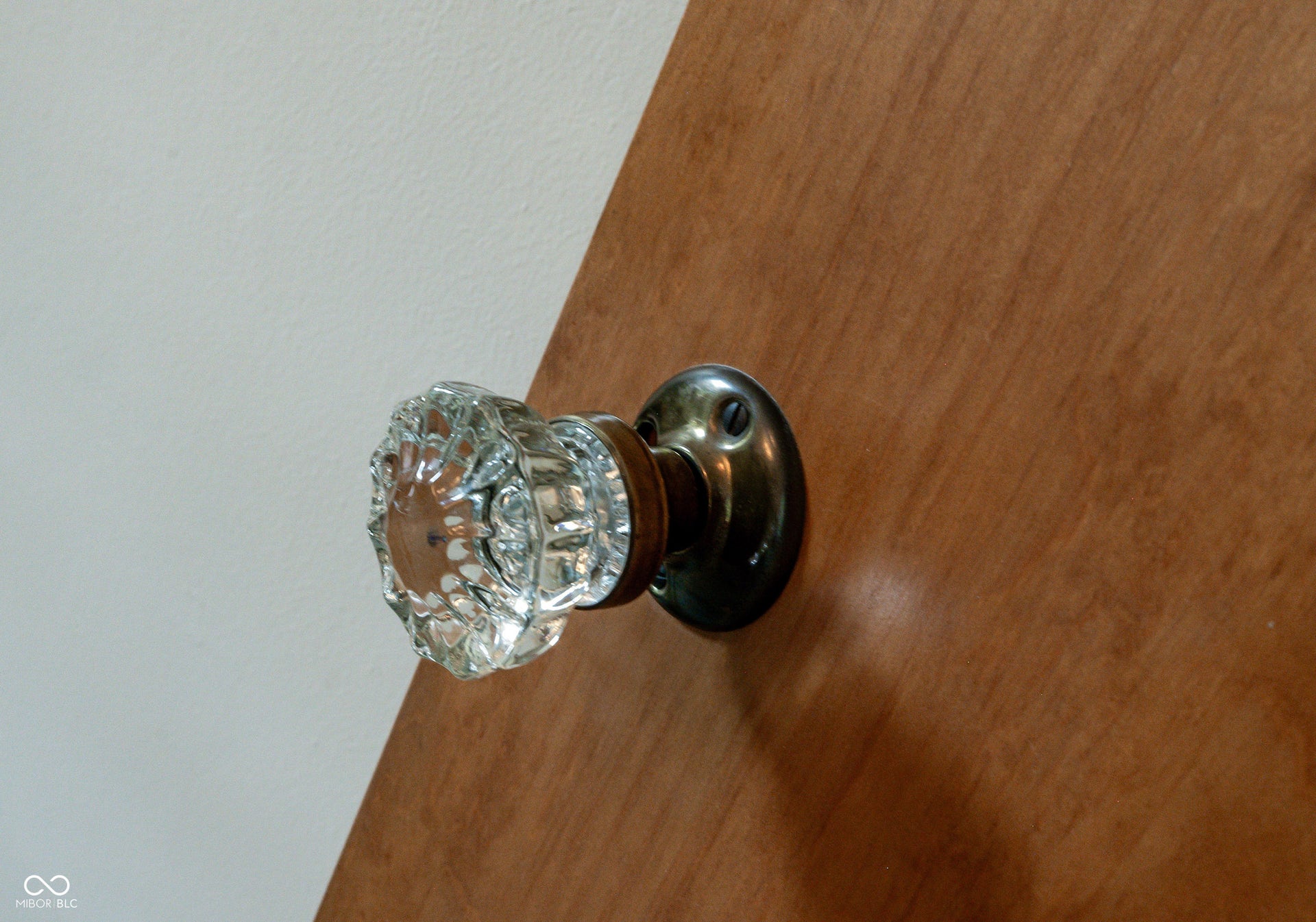 Crystal door knobs