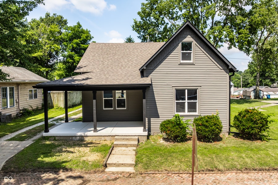 Property photo for 671 N 10th Street, Noblesville, IN