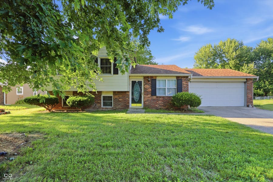 Property photo for 812 Moss Oak Court, Indianapolis, IN
