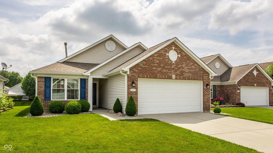 Property photo for 1127 Lincoln Park West Drive, Greenwood, IN