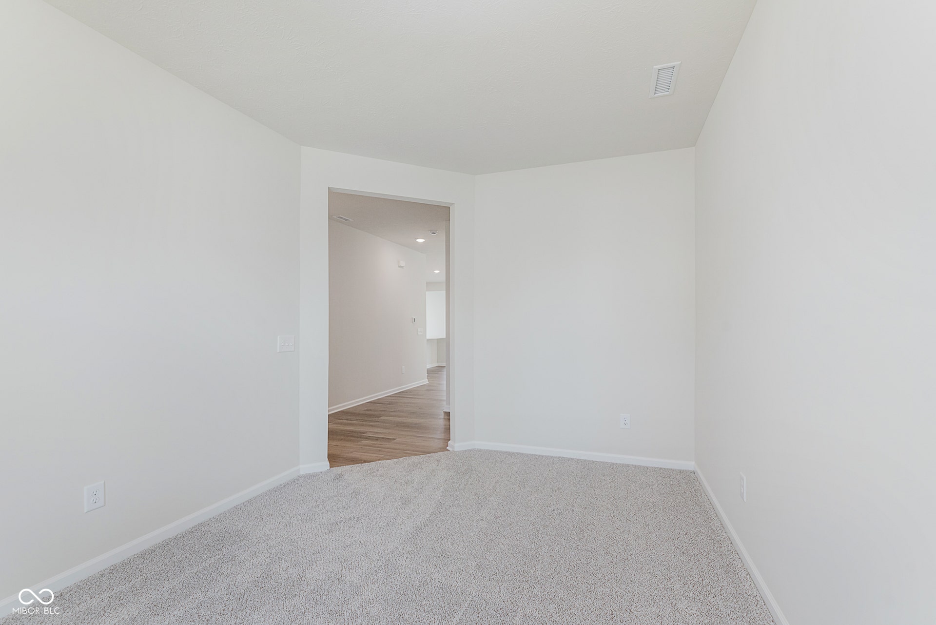 Virtually Altered - Similar Model Flex Room