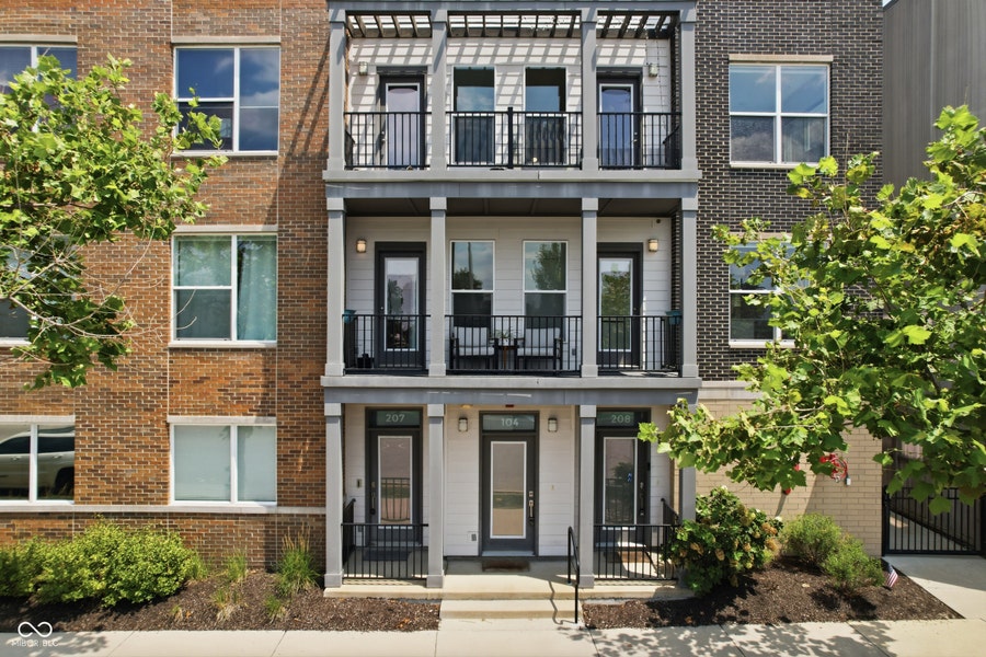 Property photo for 727 N Illinois Street, Indianapolis, IN