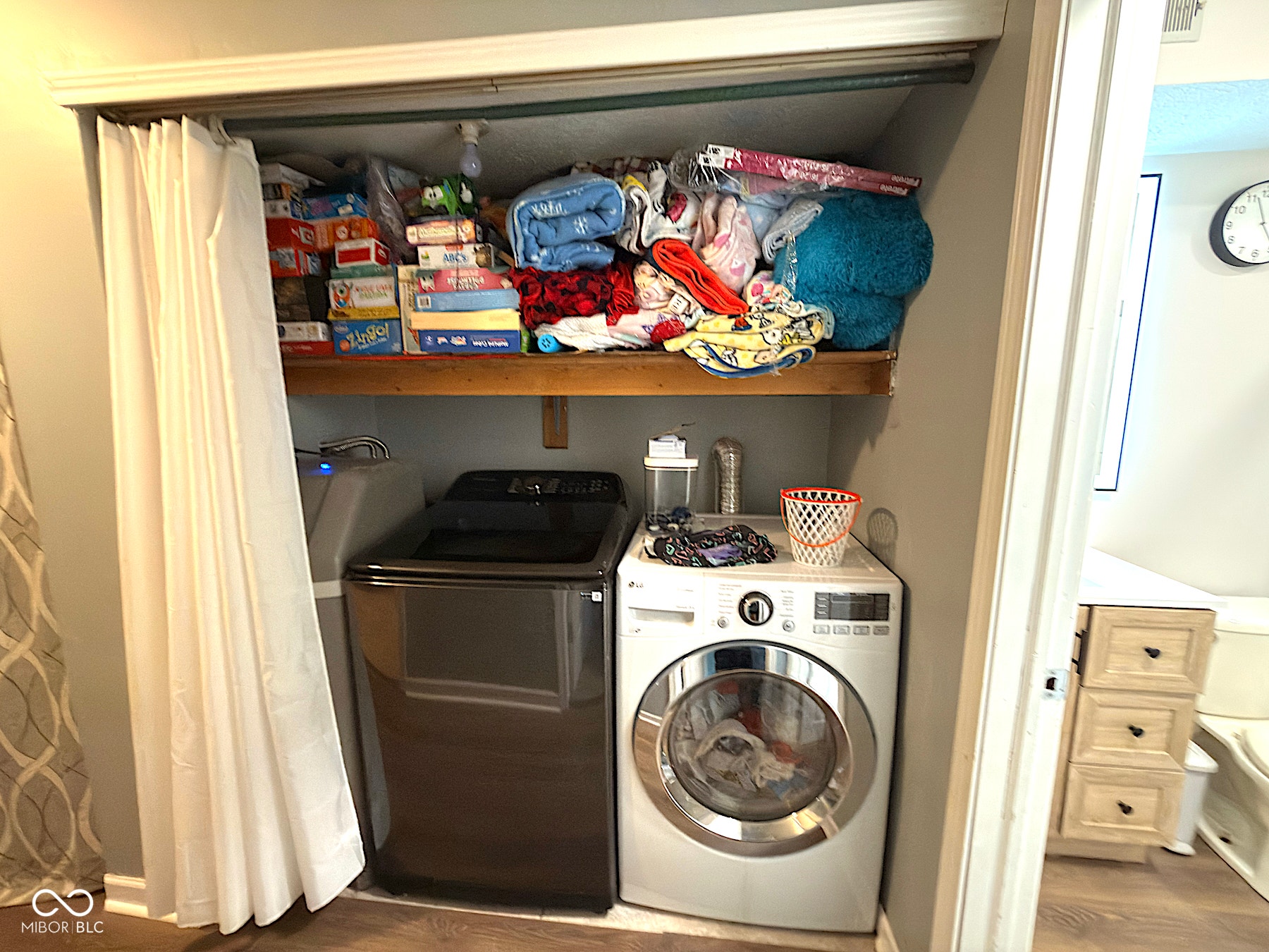 9102 Fireside, Indianapolis, IN 46250 Laundry