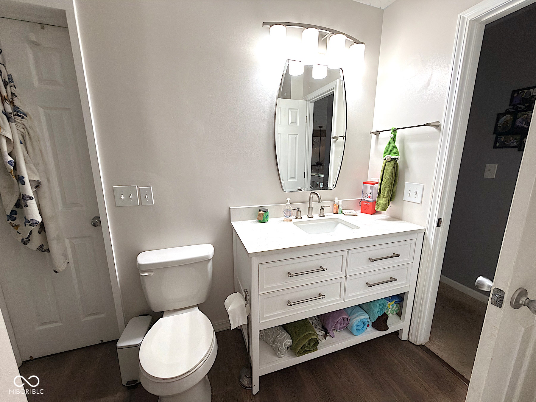 9102 Fireside, Indianapolis, IN 46250 Primary Bathroom