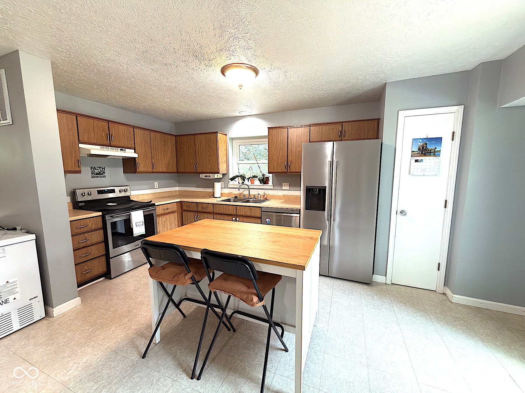 9102 Fireside, Indianapolis, IN 46250 Kitchen